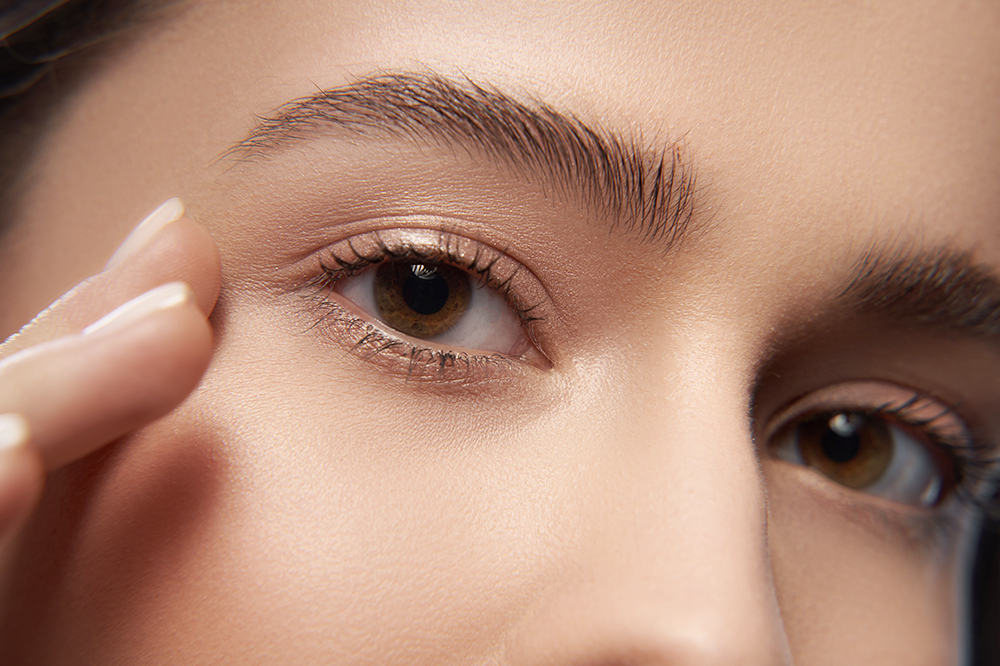 Comment stimuler efficacement la pousse des sourcils ?
